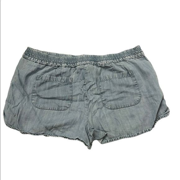 Loft Outlet light chambray shorts - Picture 2 of 3